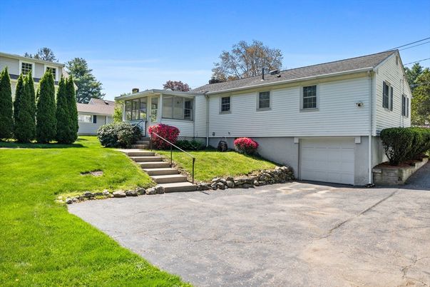 Attached, Exterior, Facade, Split Level