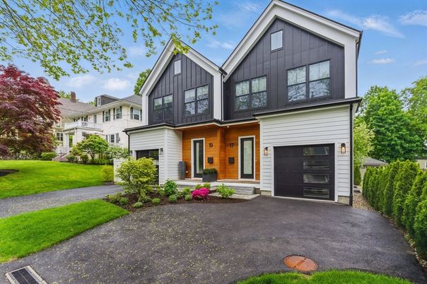 Attached, Exterior, Facade, Farmhouse