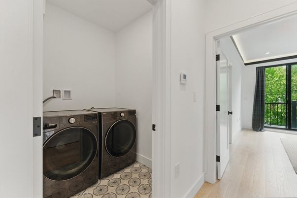 Interior, Recessed Lighting, Washer, Wood Texture Flooring