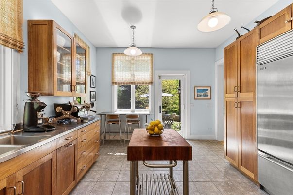 Dining room, Interior, Kitchen, Pendant Lights, Stainless Steel Appliances