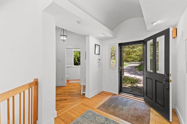 Interior, Pendant Lights, Recessed Lighting, Wood Texture Flooring