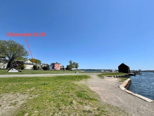 Exterior, Lake