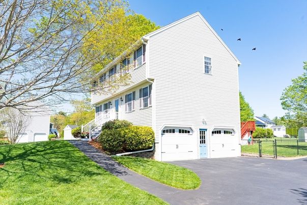 Attached, Exterior, Facade, Farmhouse