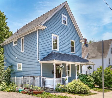 Exterior, Facade, Queen Anne Victorian