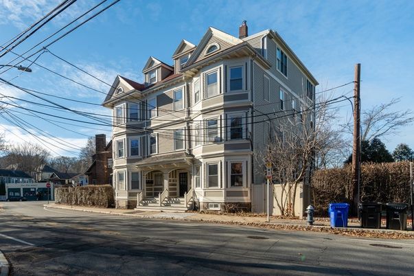 Exterior, Facade, Queen Anne Victorian