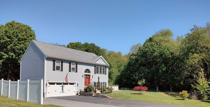 Attached, Exterior, Facade, Cape Cod