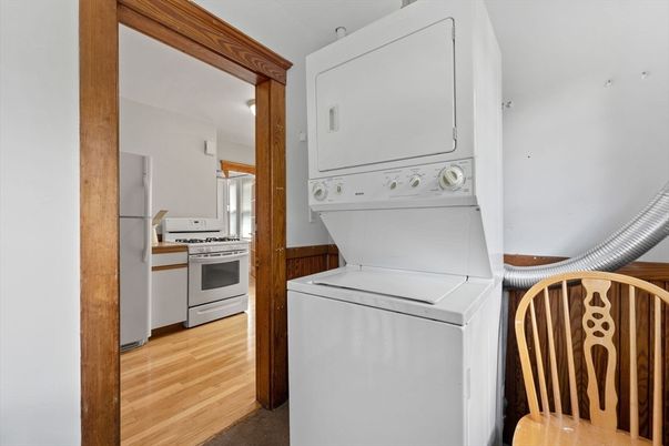 Interior, Utility Closets, Washer, Wood Texture Flooring