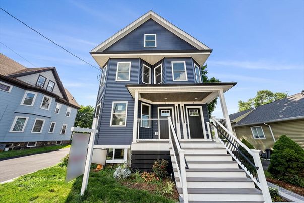 Exterior, Facade, Queen Anne Victorian