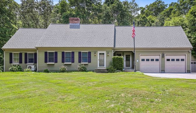 Attached, Exterior, Facade, Cape Cod