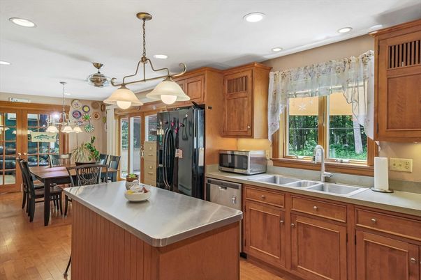Dining room, Interior, Kitchen, Pendant Lights, Recessed Lighting, Wood Texture Flooring