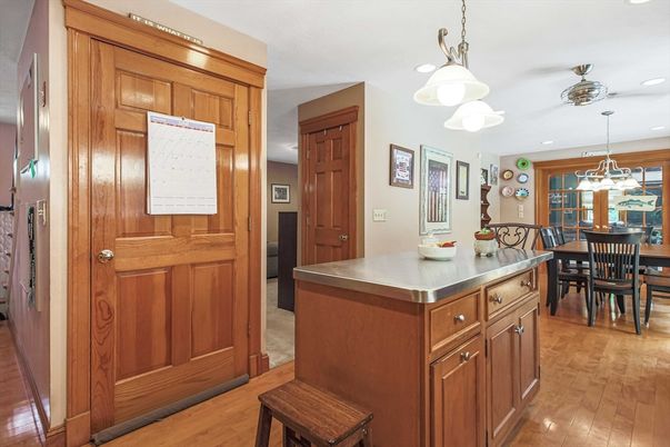 Dining room, Interior, Kitchen, Pendant Lights, Recessed Lighting, Wood Texture Flooring