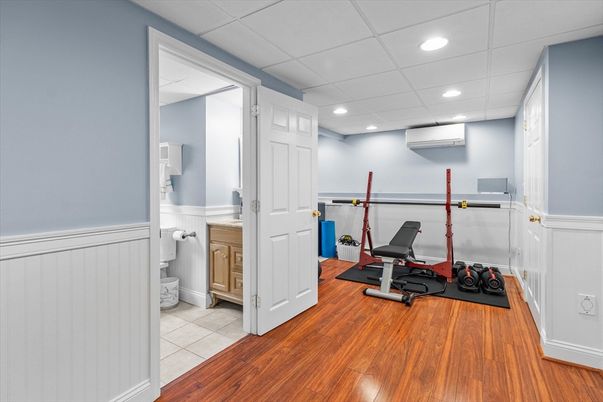 Fitness Equipment, Interior, Recessed Lighting, Wood Texture Flooring