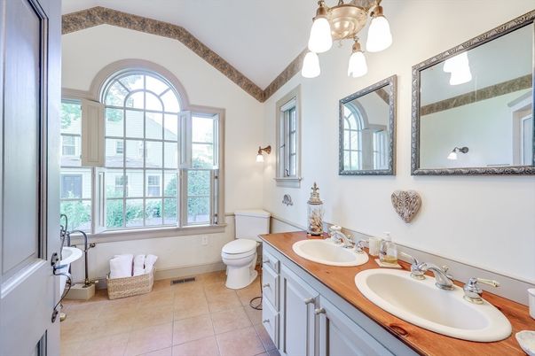 Bathroom, Dual Sink Vanities, Interior