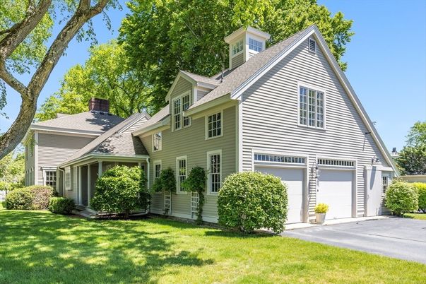 Attached, Exterior, Facade, Farmhouse
