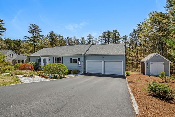 Attached, Exterior, Facade, Cape Cod