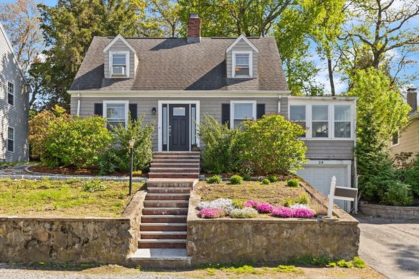 Attached, Exterior, Facade, Cape Cod