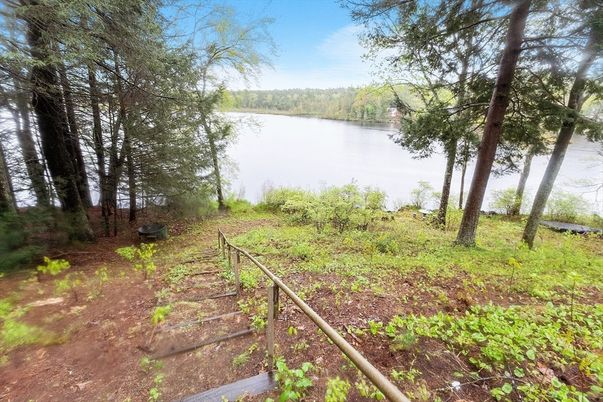 Exterior, Lake