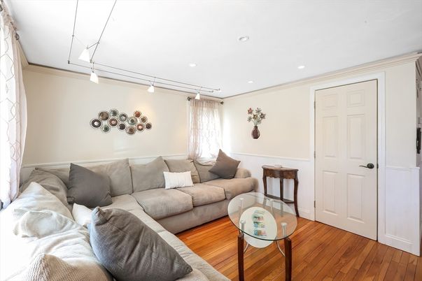 Interior, Living room, Pendant Lights, Recessed Lighting, Wood Texture Flooring