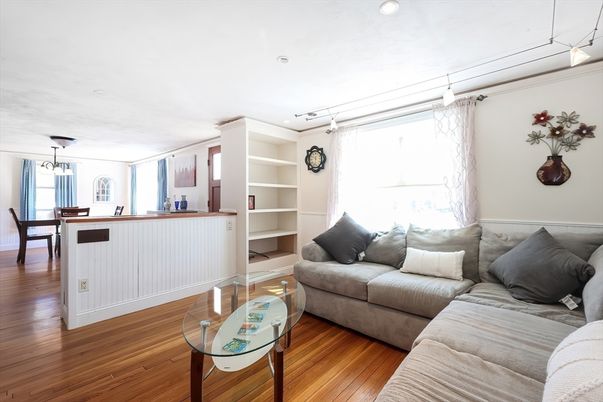 Dining room, Interior, Living room, Pendant Lights, Recessed Lighting, Wood Texture Flooring