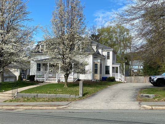 Exterior, Facade, Queen Anne Victorian