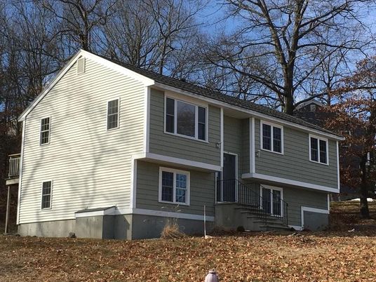 Exterior, Facade, Raised Ranch