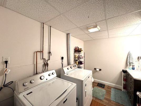 Interior, Washer, Wood Texture Flooring