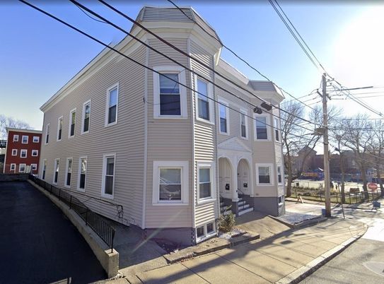 Exterior, Facade, Rowhouse