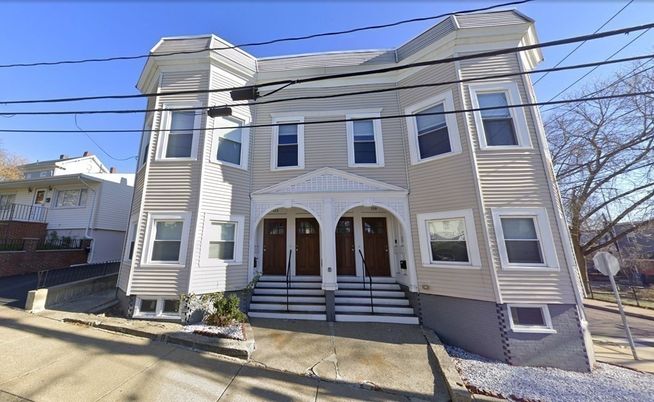 Exterior, Facade, Rowhouse
