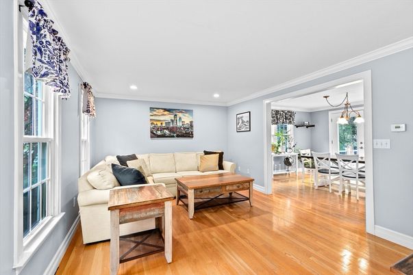 Dining room, Interior, Living room, Pendant Lights, Recessed Lighting, Wood Texture Flooring