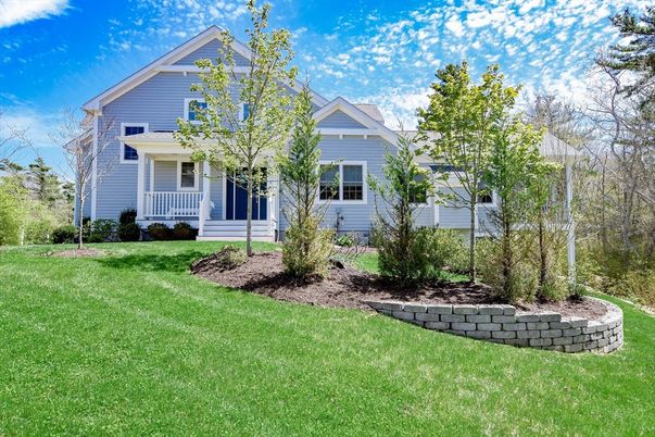 Backyard, Exterior, Facade, Queen Anne Victorian