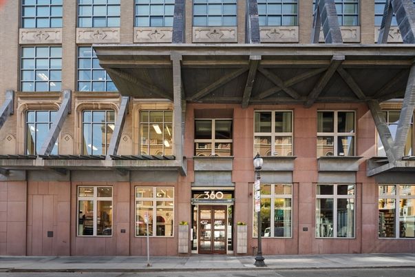 Exterior, Facade, Brownstone