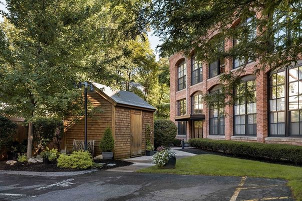 Exterior, Facade, Brick Facade, Rowhouse