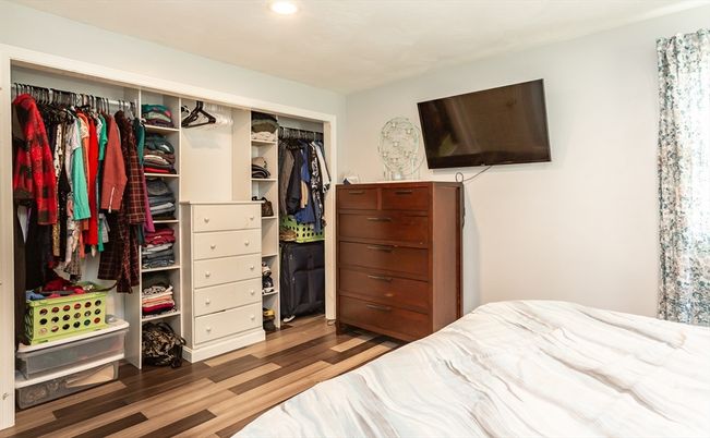 Bedroom, Interior, Recessed Lighting, Walk-in Closets, Wood Texture Flooring