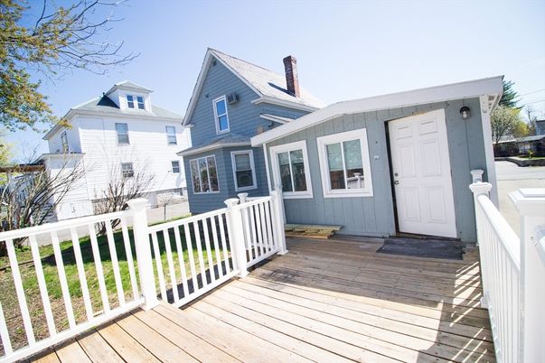 Exterior, Facade, Farmhouse