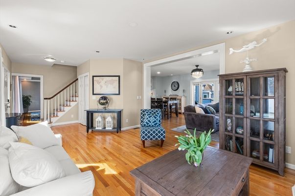 Chandelier, Dining room, Interior, Living room, Recessed Lighting, Wood Texture Flooring
