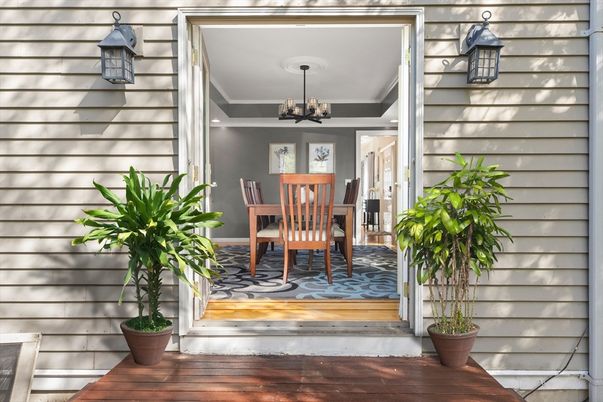 Dining room, Exterior
