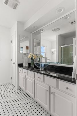 Bathroom, Interior, Recessed Lighting
