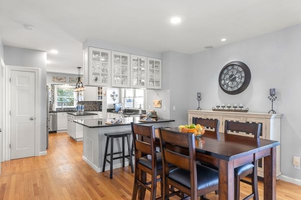 Dining room, Interior, Kitchen, Pendant Lights, Recessed Lighting, Wood Texture Flooring