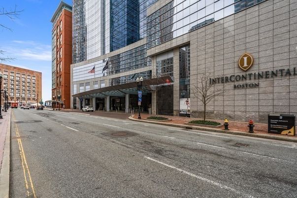 Exterior, Facade, Highrise