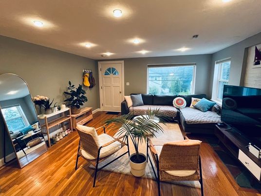 Interior, Living room, Recessed Lighting, Wood Texture Flooring