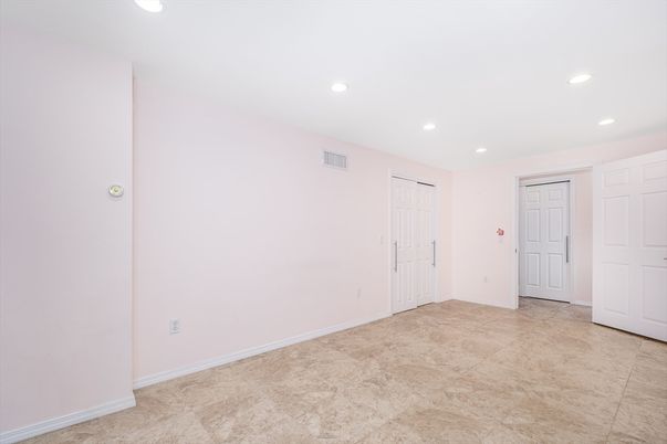 Empty room, Interior, Recessed Lighting