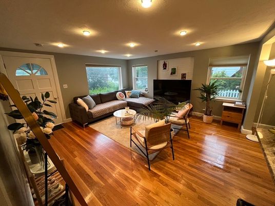 Interior, Living room, Recessed Lighting, Wood Texture Flooring