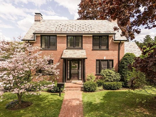 Exterior, Facade, Brick Facade, Georgian