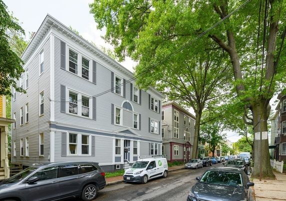 Exterior, Facade, Rowhouse