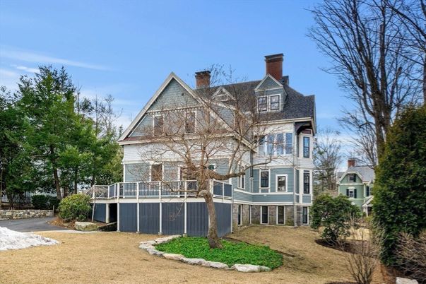Exterior, Facade, Queen Anne Victorian