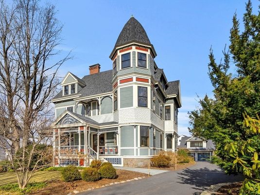 Exterior, Facade, Queen Anne Victorian