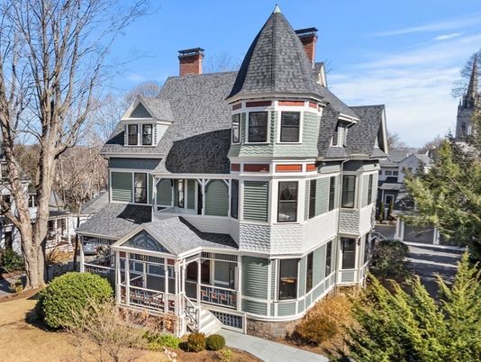 Exterior, Facade, Queen Anne Victorian