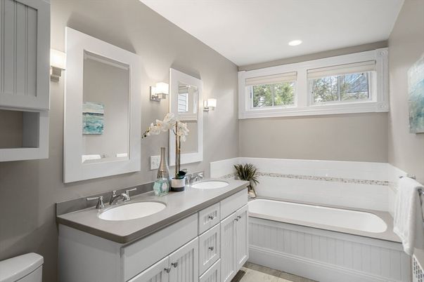 Bathroom, Dual Sink Vanities, Interior, Recessed Lighting