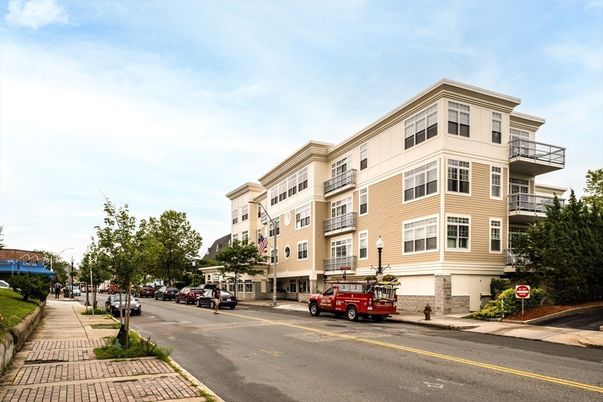 Exterior, Facade, Rowhouse
