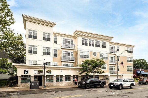 Exterior, Facade, Rowhouse